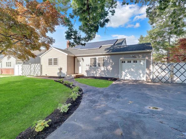 128 W 17th Street, Deer Park NY 11729
