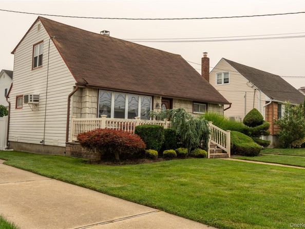 81 Montgomery Avenue, Oceanside NY 11572