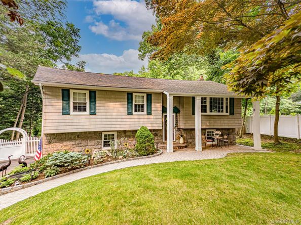 41 Oak Street, Smithtown NY 11787