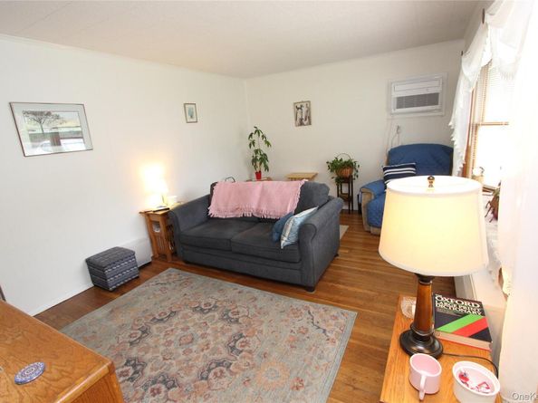 42 5th Avenue S, Huntington Station NY 11746