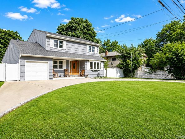 299 Mount Vernon Avenue, Medford NY 11763