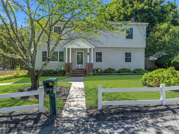 6 Giant Oak Road, Ridge NY 11961