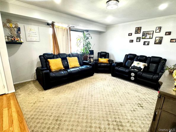 218 Pointe Circle 218, Coram NY 11727