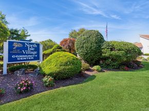 218 Pointe Circle 218, Coram NY 11727