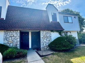 218 Pointe Circle 218, Coram NY 11727