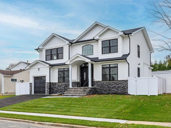 21 Devon Road, Bethpage NY 11714