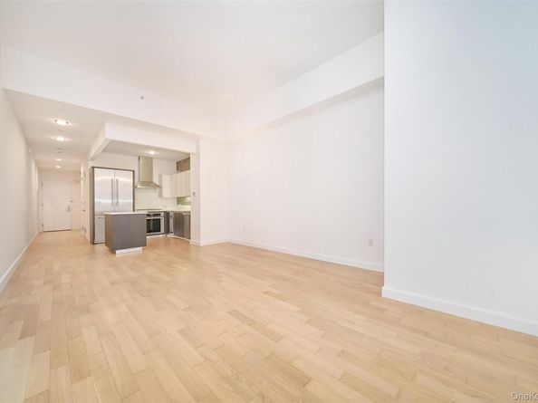 247 W 46th Street 403, New York (Manhattan) NY 10036