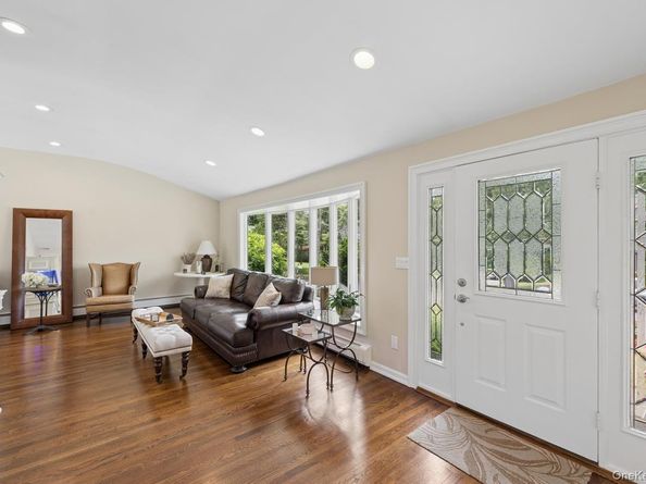 1 Ryan Court, Syosset NY 11791