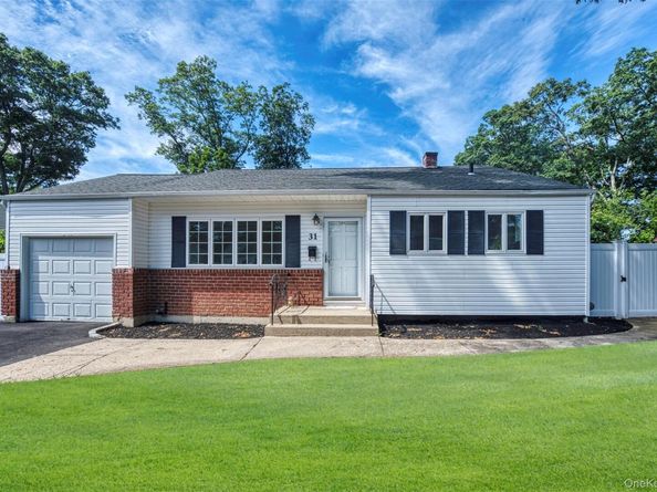 31 Foxwood Drive E, Huntington Station NY 11746