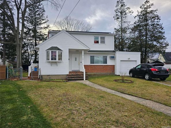 14 Patricia Court, Massapequa NY 11758