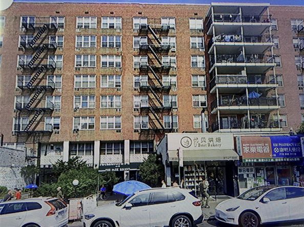 41-25 Kissena Boulevard 2S, Flushing NY 11355