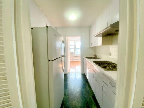 41-25 Kissena Boulevard 2S, Flushing NY 11355