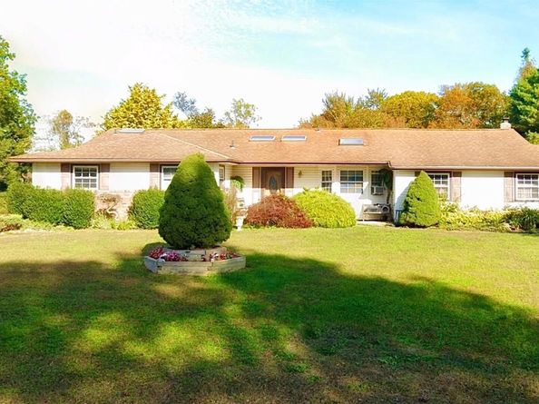 25 Northgate Drive, Syosset NY 11791