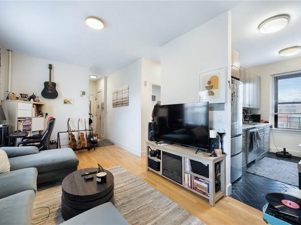 2115 33 Street 4E, Astoria NY 11105