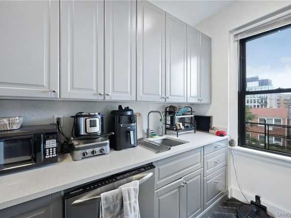 2115 33 Street 4E, Astoria NY 11105