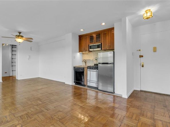 3935 Blackstone Avenue 5K, Bronx NY 10471
