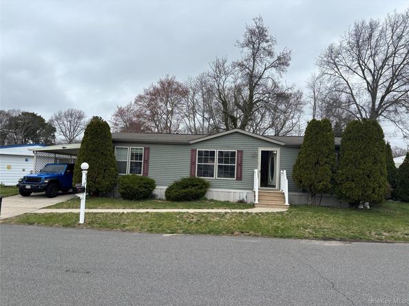 1661 Old Country Road 417, Riverhead NY 11901