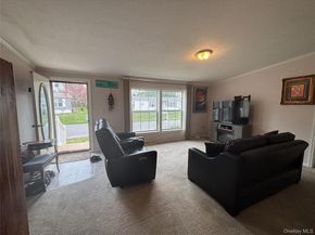 1661 Old Country Road 417, Riverhead NY 11901