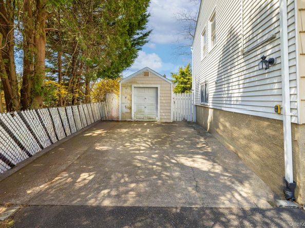20 Gardenia Lane, Hicksville NY 11801