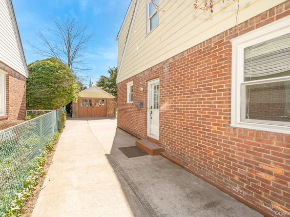 14 Milton Court, Rockville Centre NY 11570