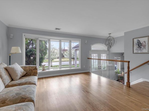 340 Woodbridge Lane, Jericho NY 11753