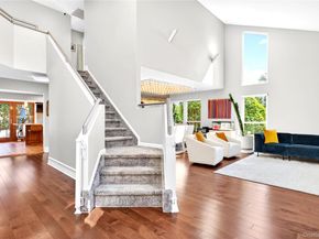 2 Crest Hollow Lane, Albertson NY 11507