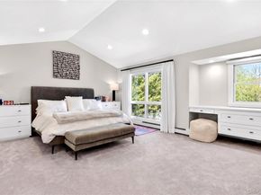 2 Crest Hollow Lane, Albertson NY 11507