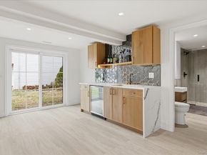 21 Dunhill Road, New Hyde Park NY 11040