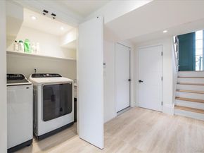21 Dunhill Road, New Hyde Park NY 11040