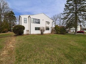 21 Dunhill Road, New Hyde Park NY 11040