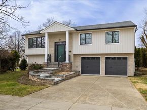 21 Dunhill Road, New Hyde Park NY 11040