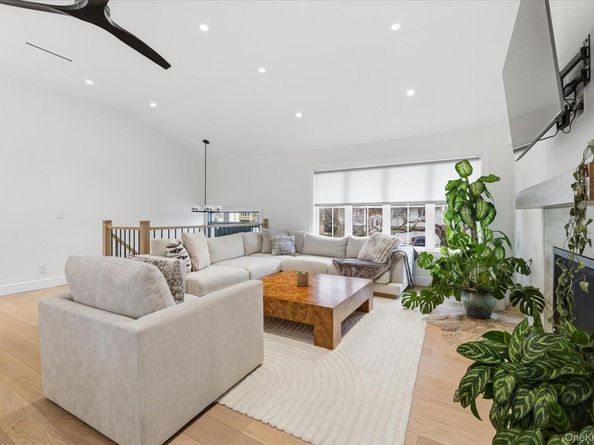 21 Dunhill Road, New Hyde Park NY 11040