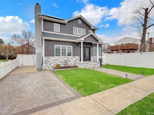 8 Vernon Street, Farmingdale NY 11735