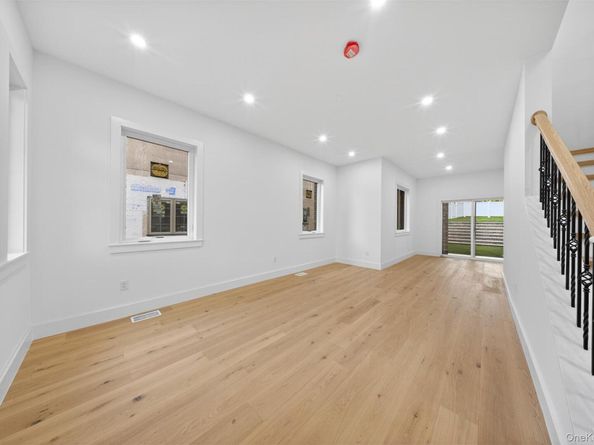8366 Charlecote Ridge, Jamaica NY 11432