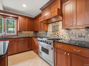 8 Lewis Lane, Port Washington NY 11050