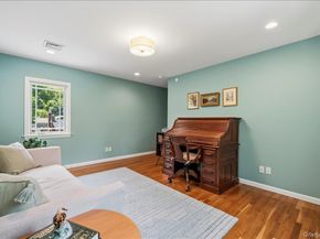 8 Lewis Lane, Port Washington NY 11050