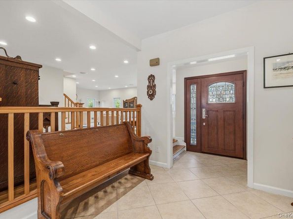8 Lewis Lane, Port Washington NY 11050