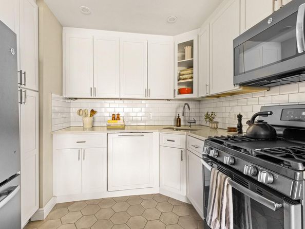 207 PROSPECT Park SW 3C, Brooklyn NY 11218