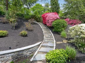 34 Bridge Road, Manhasset NY 11030