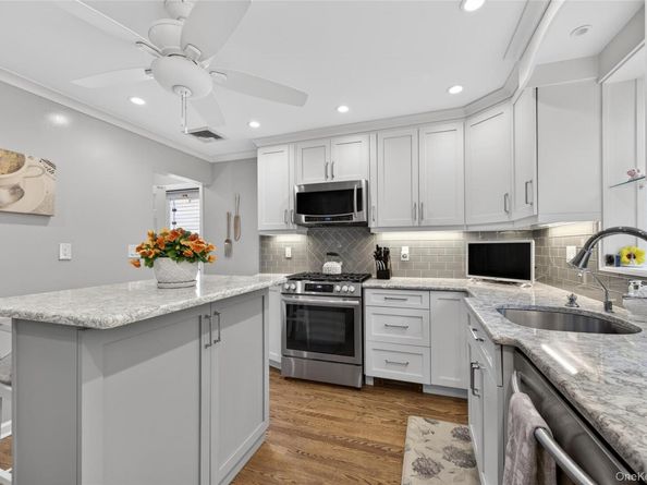 28 Midway Avenue, Locust Valley NY 11560