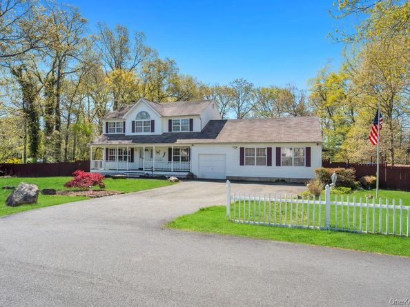 32 Prince Road, Rocky Point NY 11778