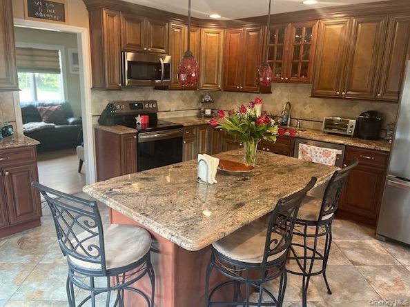 385 Garden Street, West Islip NY 11795