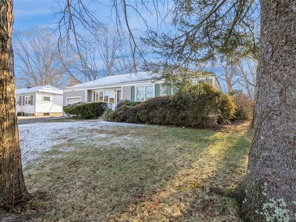 17 Goldsmith Avenue, Greenlawn NY 11740