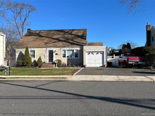 95 Clark Avenue, Massapequa NY 11758