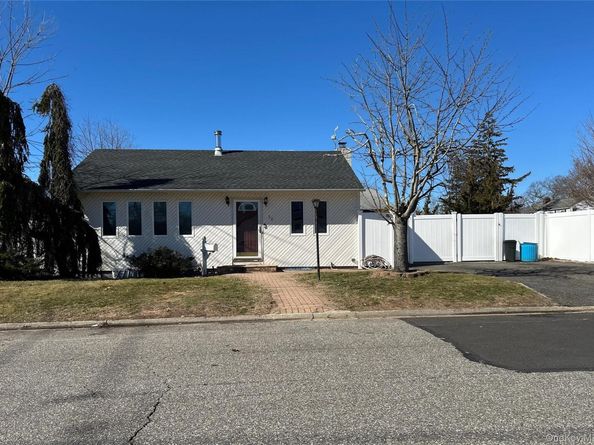 30 Jenkins Avenue, North Babylon NY 11703