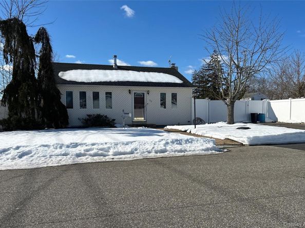 30 Jenkins Avenue, North Babylon NY 11703