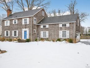 4 Colonial Court, Bay Shore NY 11706