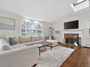 4 Colonial Court, Bay Shore NY 11706