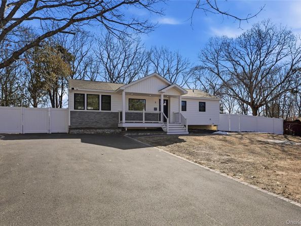 5 Bear Lane, Centereach NY 11720