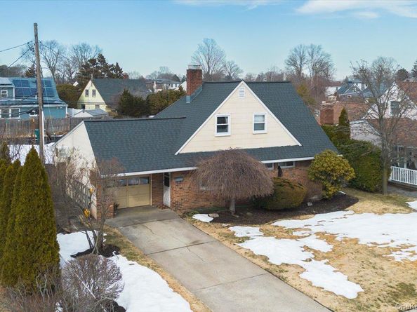 7 Constable Lane, Levittown NY 11756